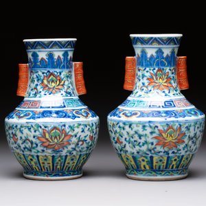 A pair of Chinese doucai 'Hu' vases with lotus scroll design, Qianlong mark, 19th C. — photo 3
