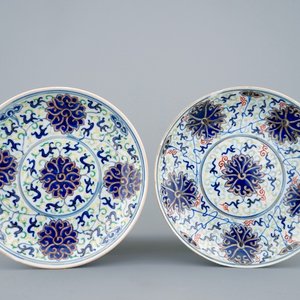 A pair of Chinese doucai lotus scroll plates with Guangxu mark, 19/20th C. — photo 1