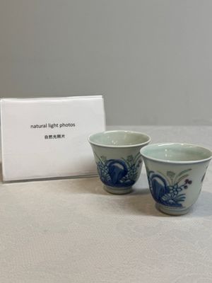 A pair of Chinese doucai 'narcissus' wine cups, Guangxu mark and of the period — foto 1
