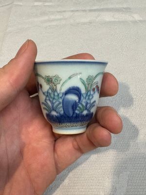 A pair of Chinese doucai 'narcissus' wine cups, Guangxu mark and of the period — foto 12