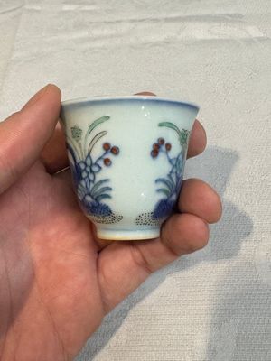 A pair of Chinese doucai 'narcissus' wine cups, Guangxu mark and of the period — foto 13