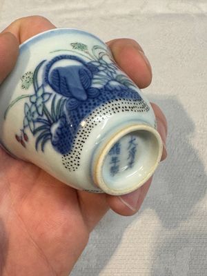 A pair of Chinese doucai 'narcissus' wine cups, Guangxu mark and of the period — foto 17