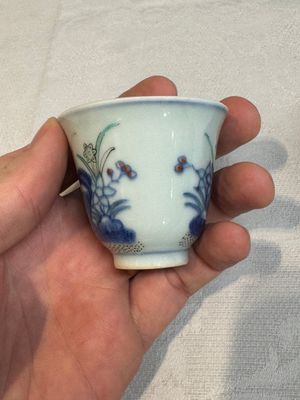 A pair of Chinese doucai 'narcissus' wine cups, Guangxu mark and of the period — foto 3