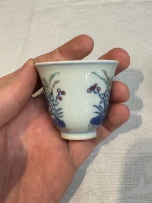 A pair of Chinese doucai 'narcissus' wine cups, Guangxu mark and of the period — foto 5