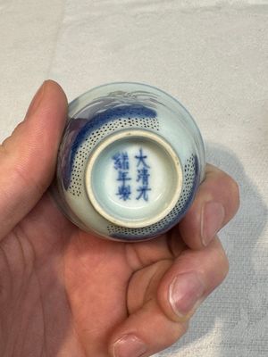 A pair of Chinese doucai 'narcissus' wine cups, Guangxu mark and of the period — foto 7