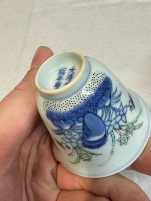 A pair of Chinese doucai 'narcissus' wine cups, Guangxu mark and of the period — foto 9