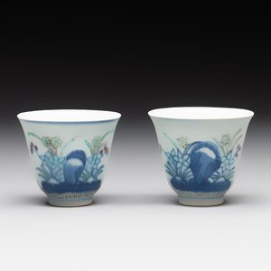 A pair of Chinese doucai 'narcissus' wine cups, Guangxu mark and of the period — foto 1