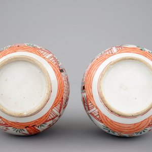 A pair of Chinese Dutch-decorated kakiemon-style bottle vases, Kangxi, ca. 1700 — photo 8