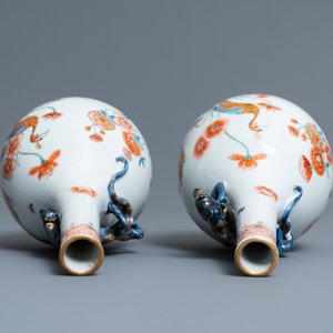 A pair of Chinese Dutch-decorated Kakiemon-style bottle vases, Kangxi — 照片 5