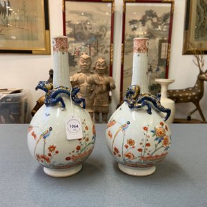 A pair of Chinese Dutch-decorated Kakiemon-style bottle vases, Kangxi — 照片 7