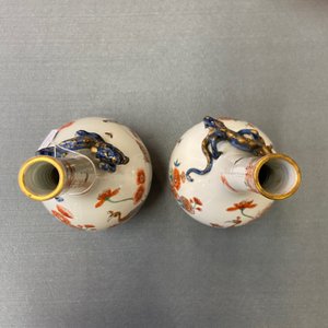A pair of Chinese Dutch-decorated Kakiemon-style bottle vases, Kangxi — 照片 9