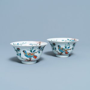 A pair of Chinese Dutch-decorated 'parrot' bowls, Kangxi — 照片 1