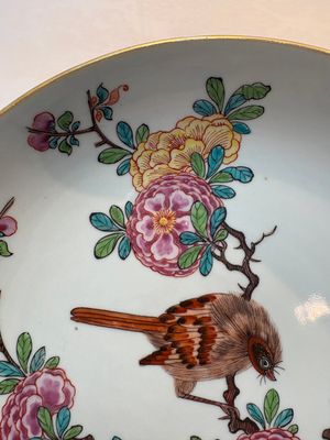 A pair of Chinese Dutch-decorated plates with birds among flowering branches, 18th C. — photo 9