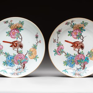A pair of Chinese Dutch-decorated plates with birds among flowering branches, 18th C. — photo 1