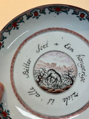 A pair of Chinese Dutch-decorated 'proverb' plates, 18th C. — photo 13