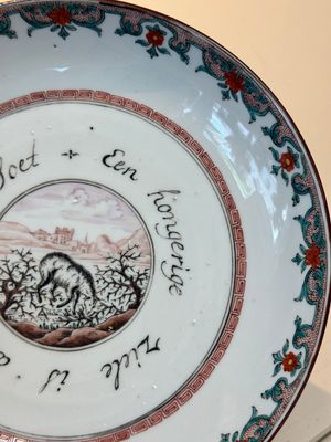 A pair of Chinese Dutch-decorated 'proverb' plates, 18th C. — photo 14