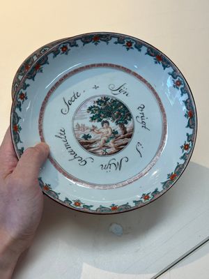 A pair of Chinese Dutch-decorated 'proverb' plates, 18th C. — photo 2