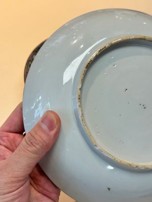 A pair of Chinese Dutch-decorated 'proverb' plates, 18th C. — photo 9