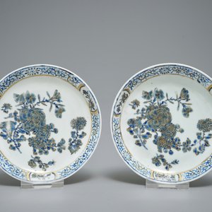 A pair of Chinese eggshell cups and saucers with overglaze blue and gilt floral design, Yongzheng — photo 2