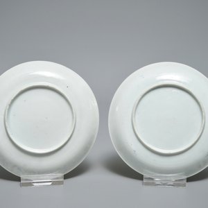 A pair of Chinese eggshell cups and saucers with overglaze blue and gilt floral design, Yongzheng — photo 3