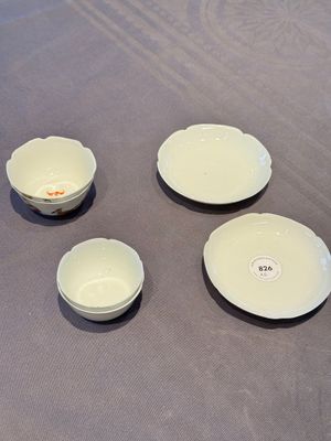 A pair of Chinese eggshell white-glazed cups and saucers, and two famille rose cups, 18th C. — photo 1