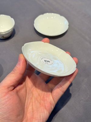 A pair of Chinese eggshell white-glazed cups and saucers, and two famille rose cups, 18th C. — photo 11