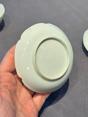 A pair of Chinese eggshell white-glazed cups and saucers, and two famille rose cups, 18th C. — photo 18
