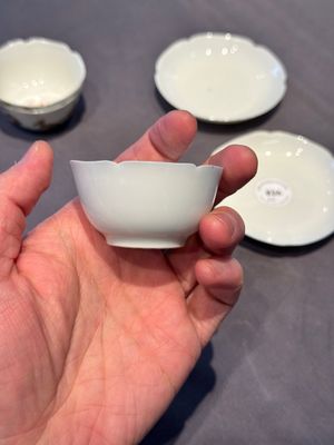 A pair of Chinese eggshell white-glazed cups and saucers, and two famille rose cups, 18th C. — photo 2