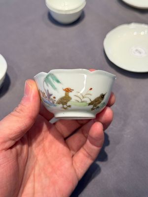 A pair of Chinese eggshell white-glazed cups and saucers, and two famille rose cups, 18th C. — photo 21