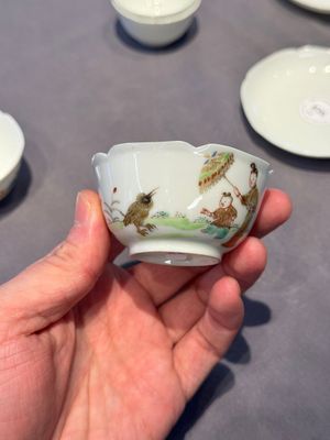 A pair of Chinese eggshell white-glazed cups and saucers, and two famille rose cups, 18th C. — photo 22
