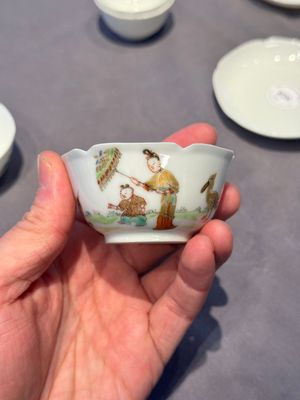 A pair of Chinese eggshell white-glazed cups and saucers, and two famille rose cups, 18th C. — photo 23