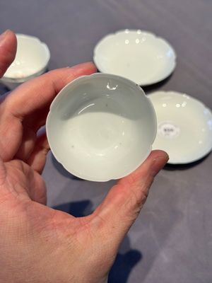 A pair of Chinese eggshell white-glazed cups and saucers, and two famille rose cups, 18th C. — photo 5