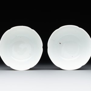 A pair of Chinese eggshell white-glazed cups and saucers, and two famille rose cups, 18th C. — photo 13