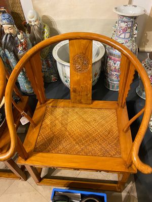 A pair of Chinese elmwood 'horseshoe' chairs, Republic — 照片 13