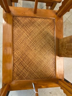 A pair of Chinese elmwood 'horseshoe' chairs, Republic — 照片 4