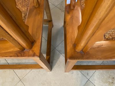 A pair of Chinese elmwood 'horseshoe' chairs, Republic — 照片 10