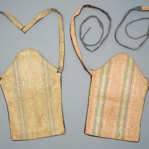 A pair of Chinese embroidered baby carriers, Miao minority, Southern China, early 20th C. — 照片 2