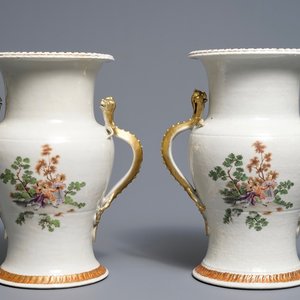 A pair of Chinese 'European subject' dragon-handle vases, Qianlong — photo 1