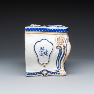 A pair of Chinese export commode-form bough pots — photo 11