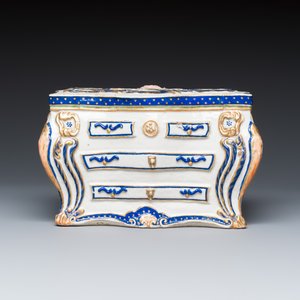 A pair of Chinese export commode-form bough pots — photo 2