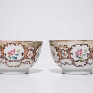 A pair of Chinese export cups and saucers and a milk jug and cover, Qianlong — 照片 12