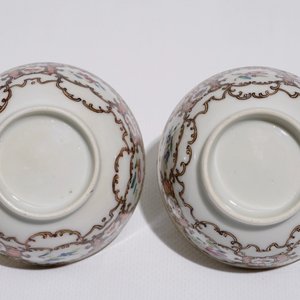 A pair of Chinese export cups and saucers and a milk jug and cover, Qianlong — 照片 15