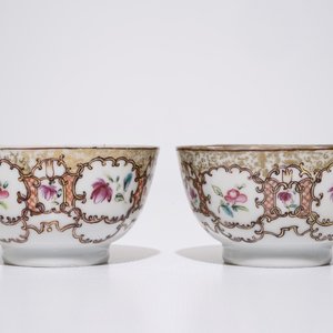 A pair of Chinese export cups and saucers and a milk jug and cover, Qianlong — 照片 10