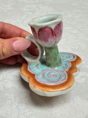 A pair of Chinese export famille rose lotus-form chambersticks on ruyi-shaped bases, Qianlong — photo 2