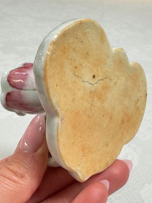 A pair of Chinese export famille rose lotus-form chambersticks on ruyi-shaped bases, Qianlong — photo 5