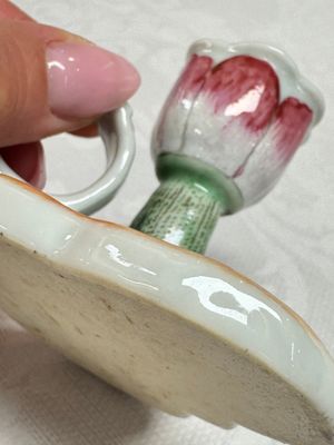 A pair of Chinese export famille rose lotus-form chambersticks on ruyi-shaped bases, Qianlong — photo 9