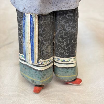 A pair of Chinese export painted unfired clay figures — foto 7