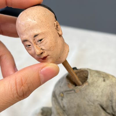 A pair of Chinese export painted unfired clay figures — foto 30