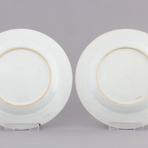 A pair of Chinese export porcelain armorial plates, 18th C. — foto 2