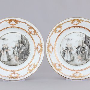 A pair of Chinese export porcelain grisaille and gilt plates, Qianlong, 18th C. — photo 1